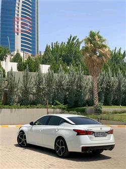 نيسان ألتيما